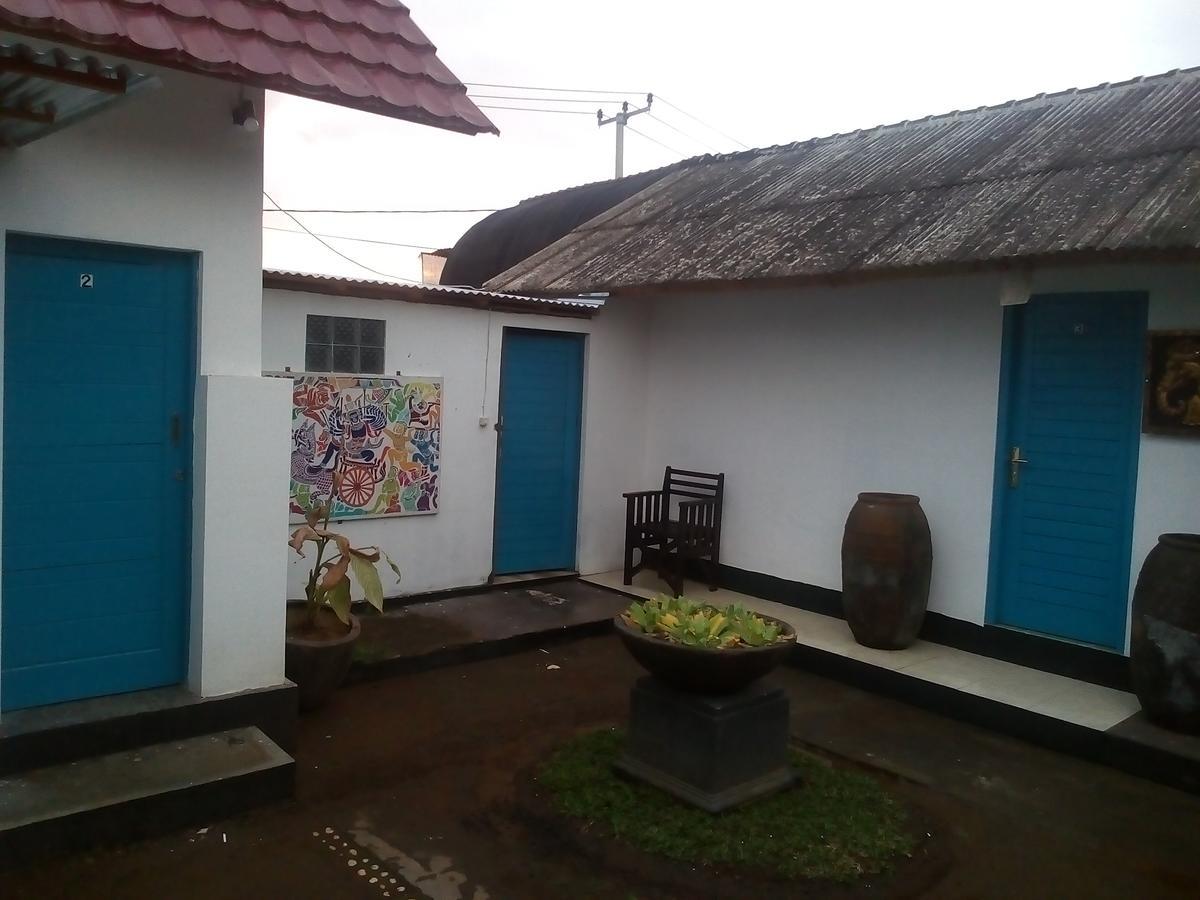 Izaac'S Bed & Breakfast Lovina Esterno foto