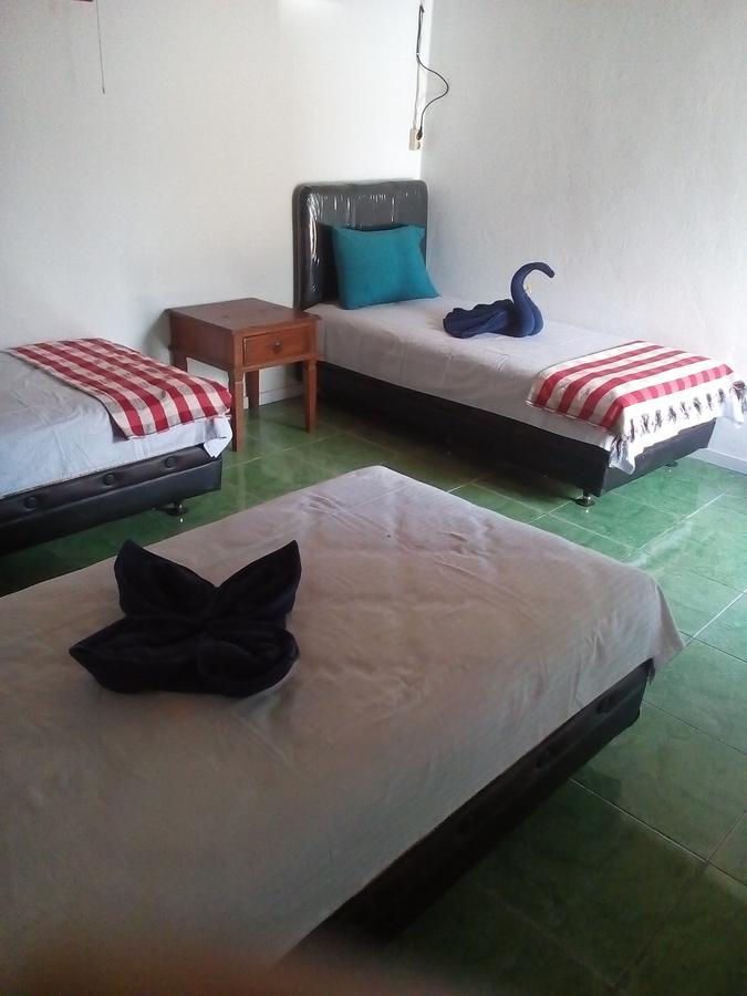 Izaac'S Bed & Breakfast Lovina Esterno foto