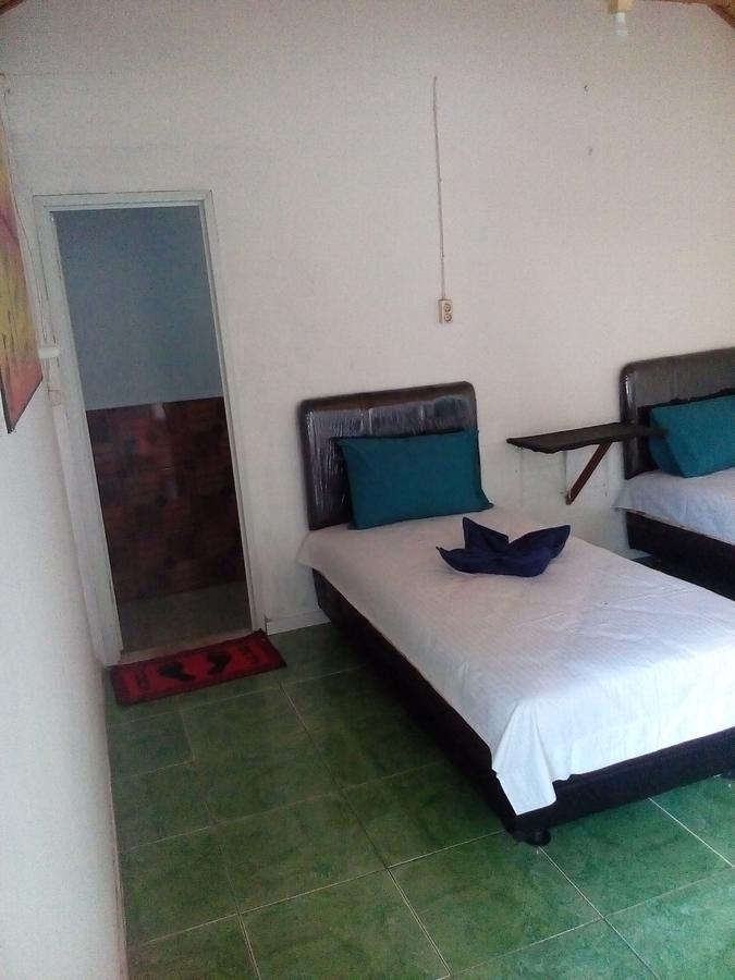 Izaac'S Bed & Breakfast Lovina Esterno foto