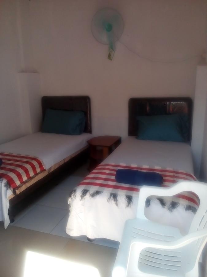 Izaac'S Bed & Breakfast Lovina Esterno foto